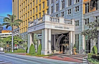 305 Navarre Ave in Coral Gables, FL - Building Photo - Building Photo