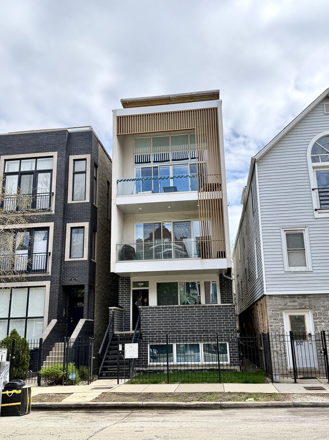 property at 1021 N Hermitage Ave