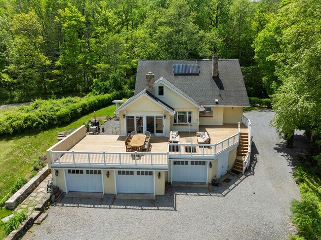 94 Colabaugh Pond Rd in Croton-on-Hudson, NY - Building Photo - Building Photo