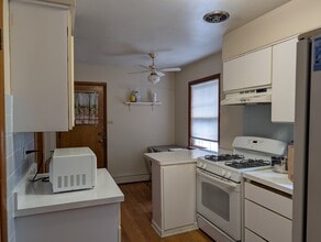 1502 W Hollywood Ave in Chicago, IL - Building Photo - Building Photo