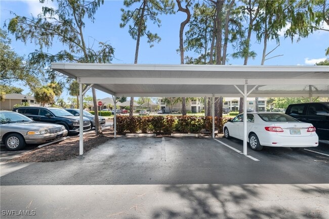 251 Quail Forest Blvd in Naples, FL - Building Photo - Building Photo