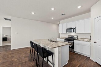 381 Evergreen Sumac Lp in Kyle, TX - Foto de edificio - Building Photo