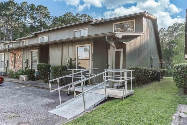 property at 7224 Lago Vista Ct
