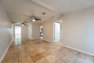 606 4th Ave NW in Largo, FL - Building Photo - Building Photo