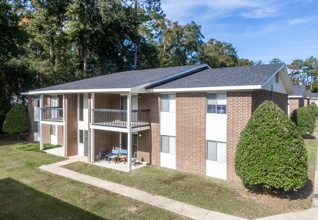 Landmark Woods Apartment Homes in Florence, SC - Building Photo - Building Photo