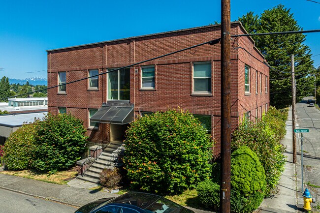 Julia Manor in Bremerton, WA - Building Photo - Building Photo