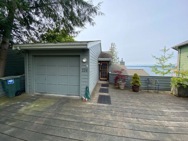 234 Forest Ln