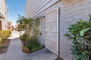 5125 Golden Ln in Las Vegas, NV - Building Photo