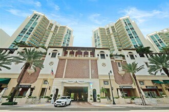 150 Sunny Isles Blvd, Unit 1-1101 in Sunny Isles Beach, FL - Foto de edificio - Building Photo