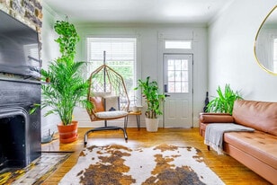 256 W Poplar Ave in Columbus, OH - Building Photo