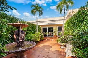 225 Everglade Ave in Palm Beach, FL - Building Photo