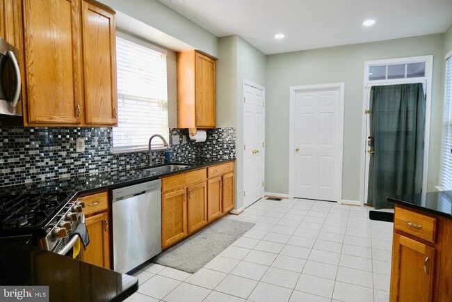 19504 Bowman Ridge Dr in Germantown, MD - Building Photo - Building Photo