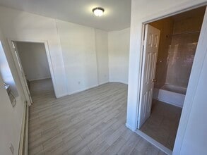 8652 112th St, Unit A in Richmond Hill, NY - Foto de edificio - Building Photo