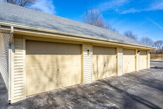 Ashington Park Condominiums in West Des Moines, IA - Building Photo - Building Photo