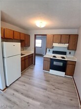 31 Elm St, Unit B3 in Struthers, OH - Building Photo - Building Photo