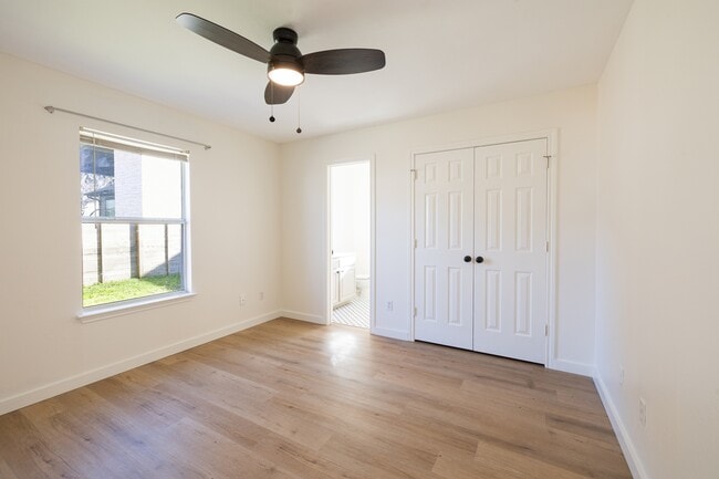 2210 Holly St in Austin, TX - Building Photo - Building Photo