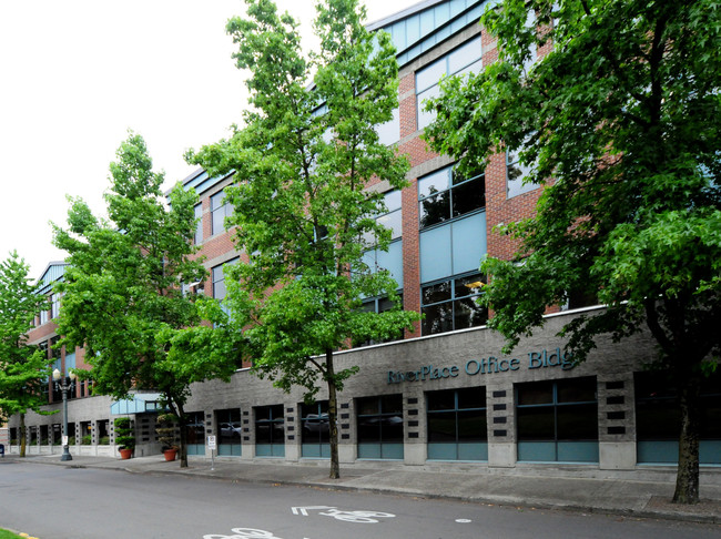 RiverPlace Condominiums in Portland, OR - Foto de edificio - Building Photo