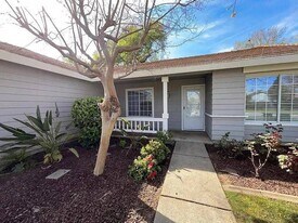 1041 Shenencock Way in Roseville, CA - Building Photo