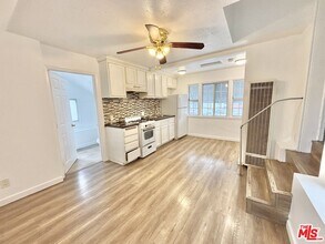 288 1/2 S Coronado St in Los Angeles, CA - Building Photo - Building Photo