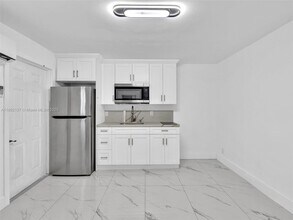 4941 SW 44th Ave in Fort Lauderdale, FL - Building Photo - Building Photo