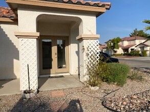 609 Artrea Pl in Las Vegas, NV - Building Photo - Building Photo