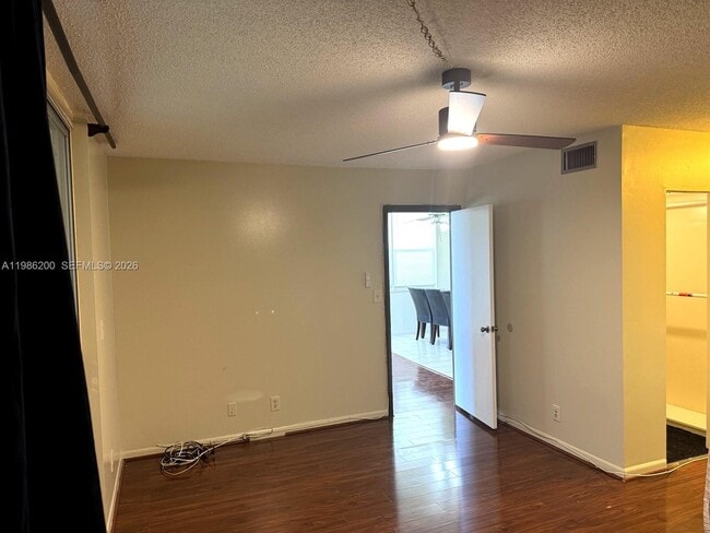 6870 Royal Palm Blvd in Margate, FL - Building Photo - Building Photo