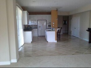 1537 Windshore Way in Oxnard, CA - Building Photo - Building Photo