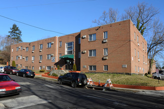 Ivy Hill Gardens in Philadelphia, PA - Building Photo - Building Photo