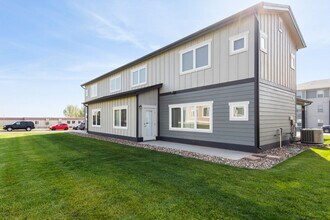 Creekstone in Williston, ND - Foto de edificio - Building Photo