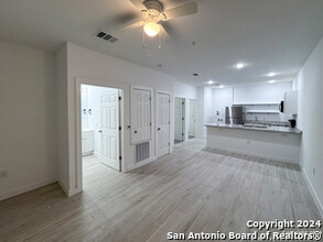 1501 E Southcross in San Antonio, TX - Building Photo - Building Photo