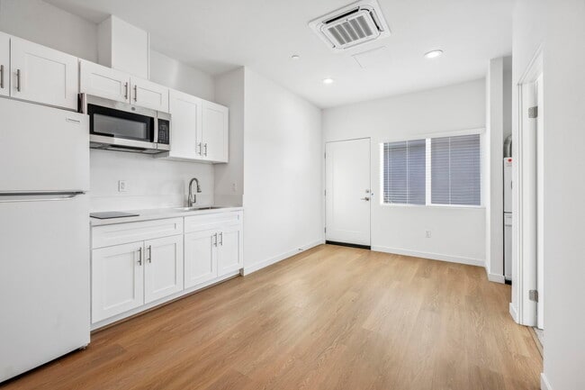 2217 Bonita Ct, Unit 2217-2