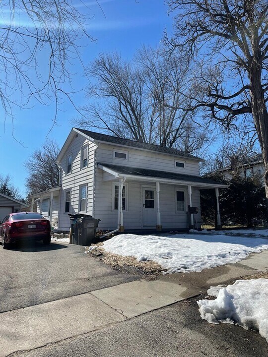 811 W Peck St in Whitewater, WI - Building Photo