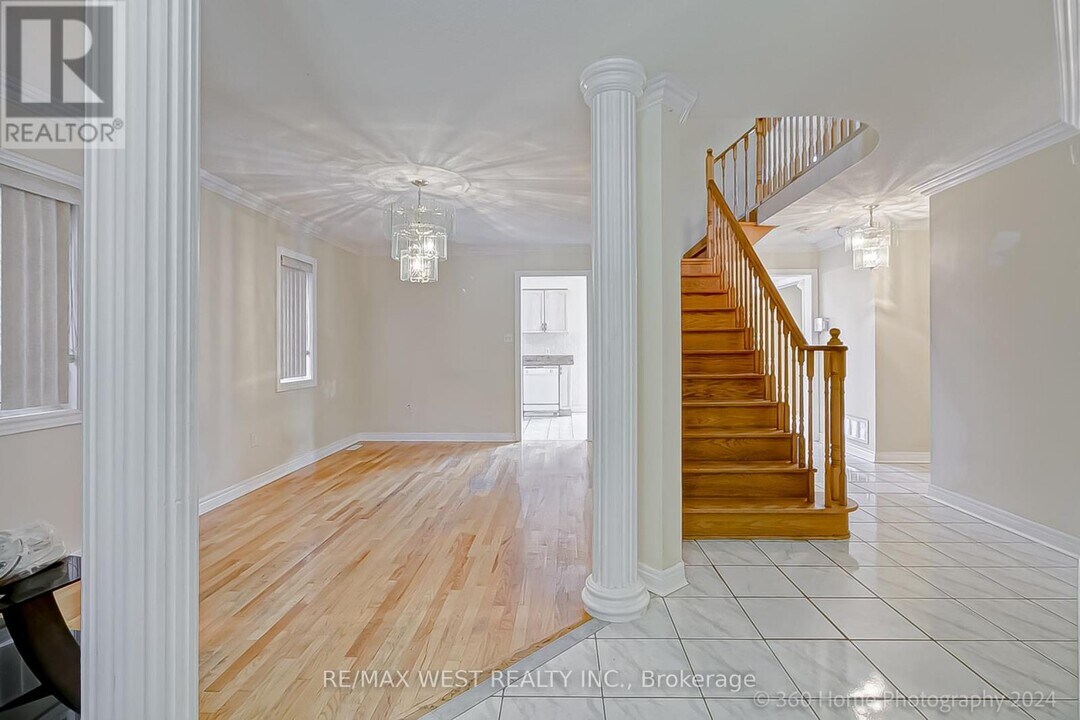 47 Monte Cristi St in Vaughan, ON - Building Photo