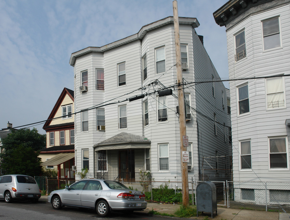 49 Cedar Pl in Yonkers, NY - Building Photo