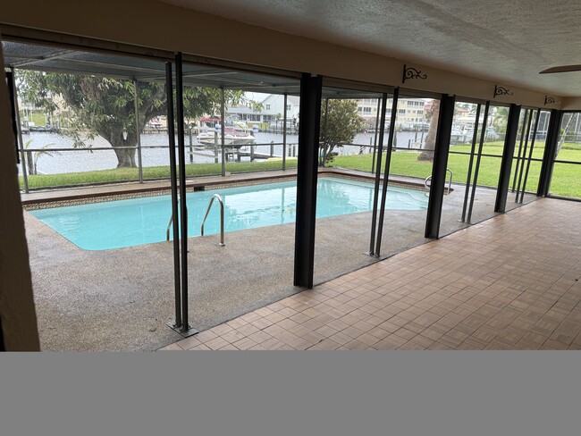 1619 Orchid Blvd in Cape Coral, FL - Foto de edificio - Building Photo