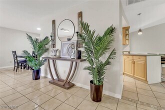 4800 SW 12th Pl in Cape Coral, FL - Foto de edificio - Building Photo
