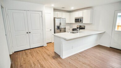 132 Pine Bend Ct in Magnolia, TX - Building Photo - Building Photo