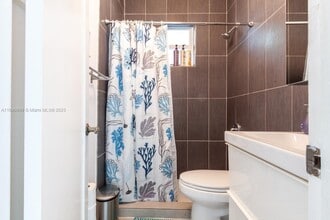 6855 NE 5th Ave in Miami, FL - Building Photo - Building Photo