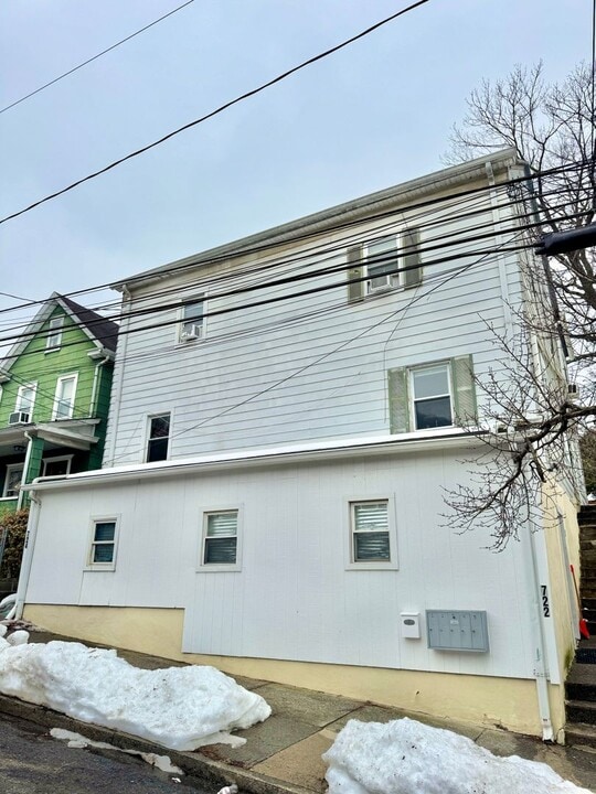 722-724 Atlantic St in Bethlehem, PA - Building Photo