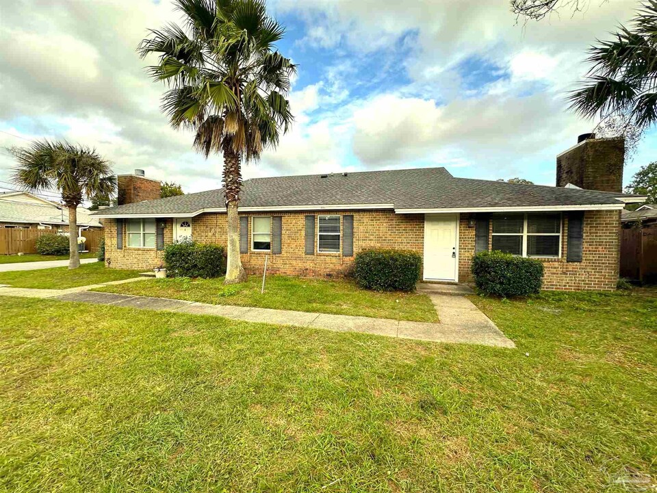 676 S 72nd Ave in Pensacola, FL - Building Photo