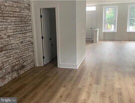 2124 E Somerset St in Philadelphia, PA - Building Photo