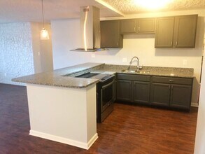 5911 W 46th St in Indianapolis, IN - Building Photo - Building Photo