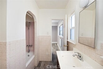 845 W 75th St-Unit -847 1/2 in Los Angeles, CA - Foto de edificio - Building Photo