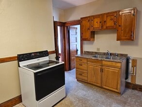 30 Bemis St in Chicopee, MA - Building Photo - Building Photo