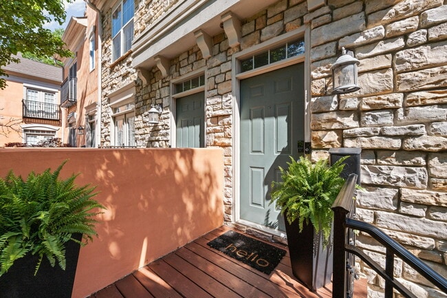 property at 931 Spur Ln