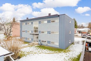 2718 40th St SW in Calgary, AB - Building Photo