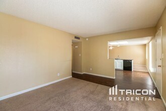 8948 W Heatherbrae Dr in Phoenix, AZ - Building Photo - Building Photo