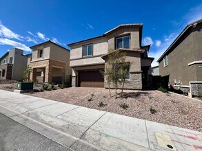 313 Mount Tyndall St in Henderson, NV - Building Photo - Building Photo
