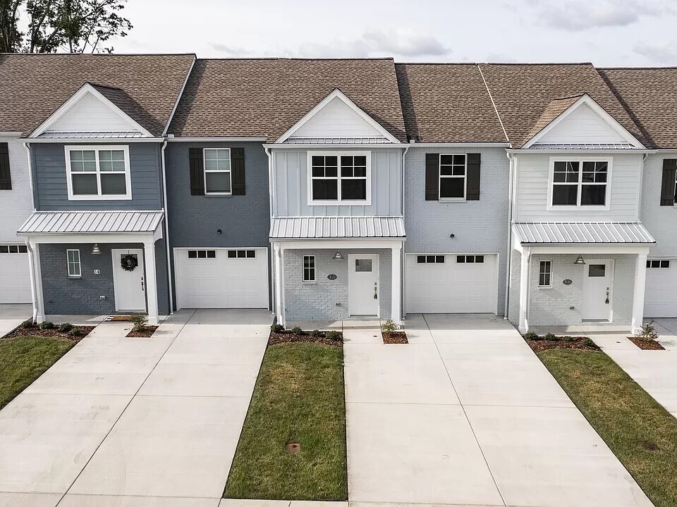 1144 Lock 4 Rd in Gallatin, TN - Building Photo