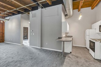 Metro Lofts in Cleveland, OH - Building Photo - Interior Photo